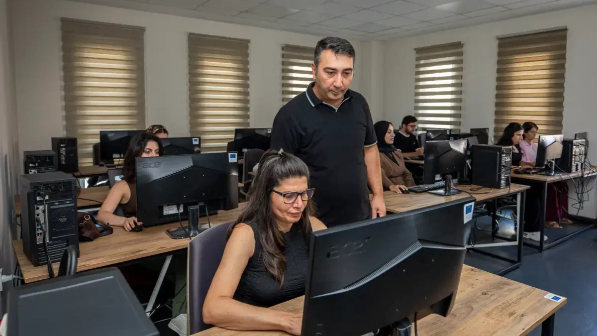 Dijital yetkinlik kazandıran kurs ile iş bulma yolları açılıyor