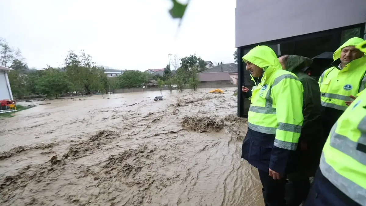 Sakarya'da şiddetli yağış nedeniyle eğitim durduruldu.