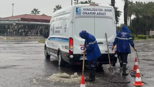Antalya Büyükşehir Belediyesi, yağmur öncesi hazırlıklarını tamamladı.