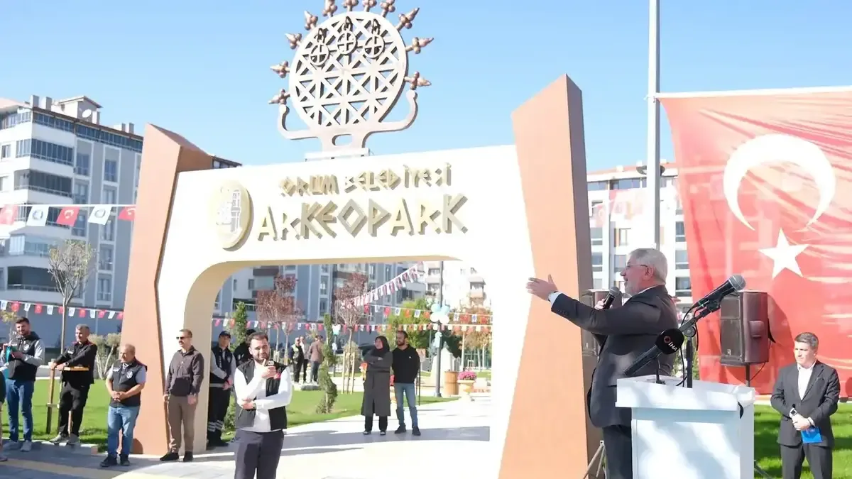Çorum Belediyesi tarafından hayata geçirilen Arkeopark törenle açıldı.