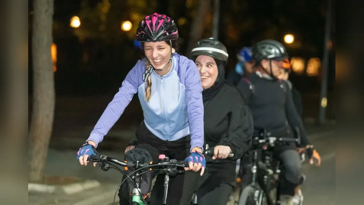 Görme engelliler Kültürpark'ta tandem bisiklet sürüyor