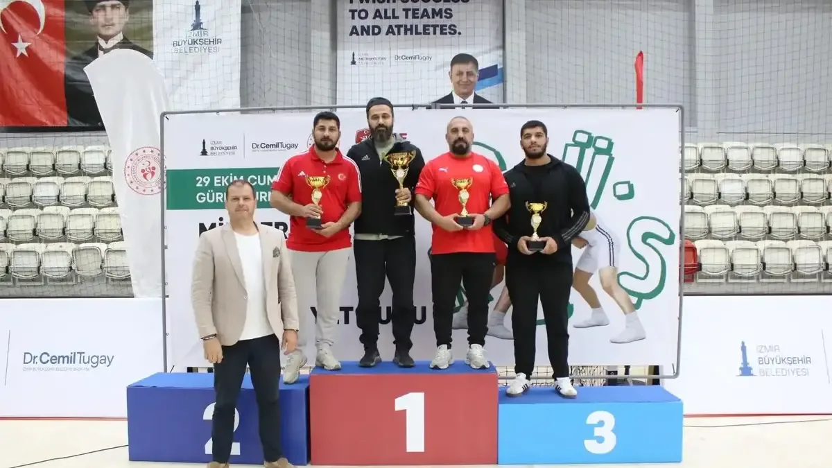 İzmir'de Cumhuriyet Bayramı kutlamaları kapsamında judo ve güreş turnuvaları düzenlendi.