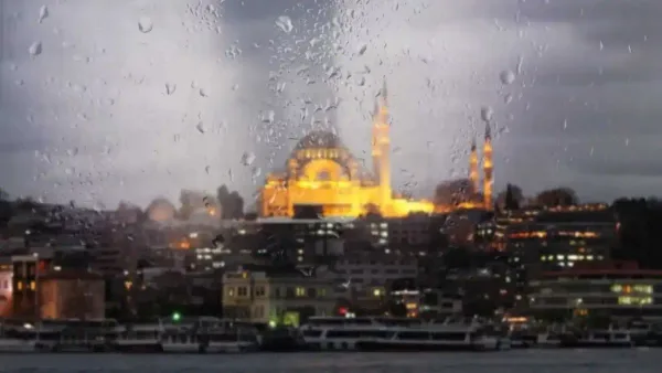 İstanbul'da olumsuz hava koşulları nedeniyle eğitim tatili ve motosiklet yasağı