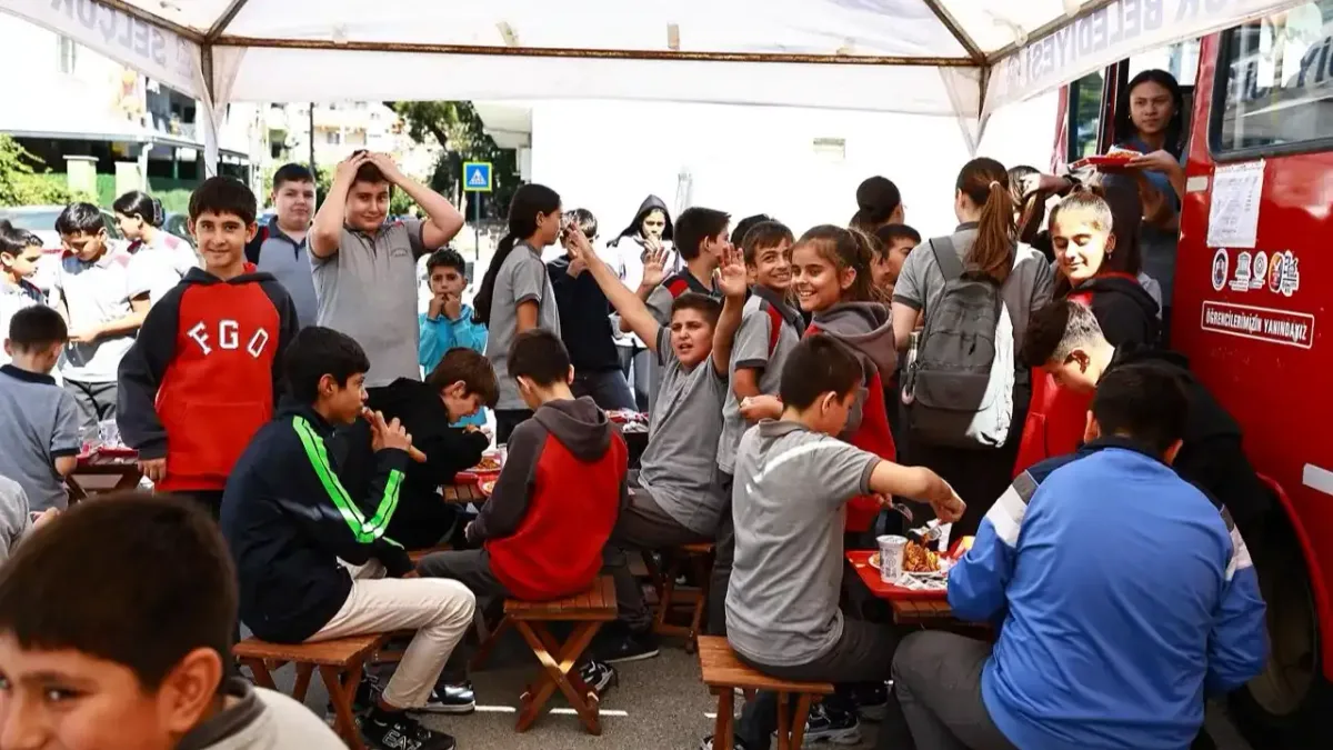 Öğrencilere özel otobüslerle yemek desteği başlıyor