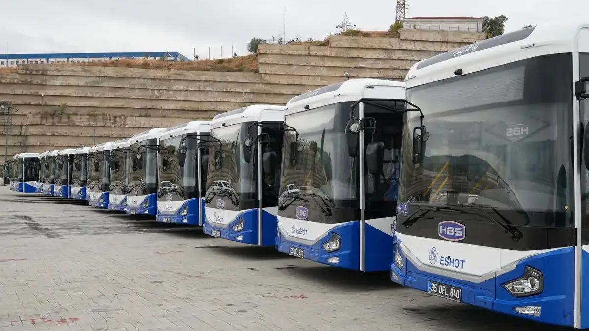 İzmir'de yeni otobüsler hizmete girdi.