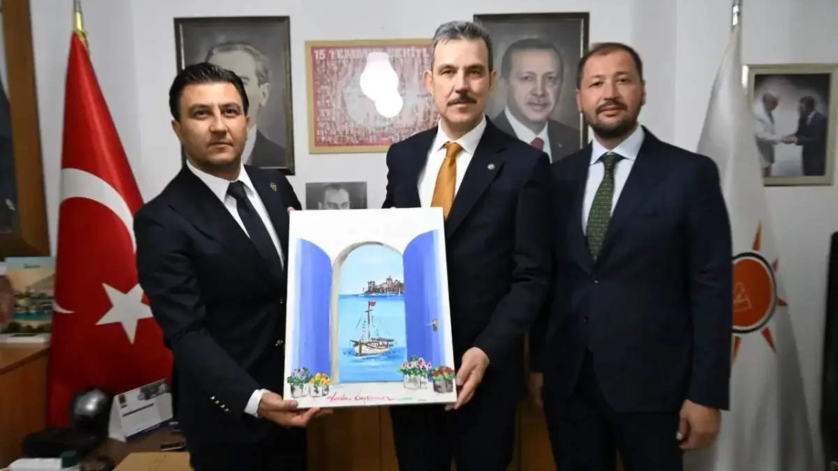 Mustafa Esgin, Bodrum'da teşkilat üyeleriyle toplantı yaptı.