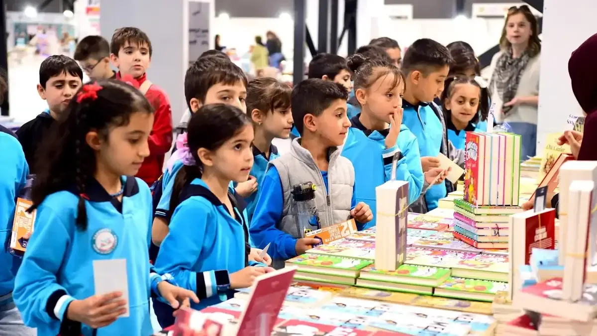 Malatya Kitap Fuarı'na katılan yazarlar ve kitapseverler yoğun ilgi gösterdi.