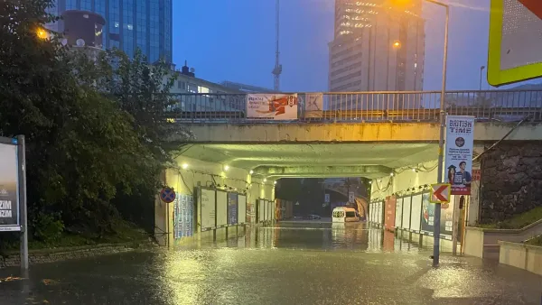 İstanbul'da sağanak yağış sonrası AFAD ekipleri sahada.