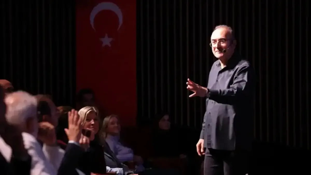 Tekirdağ'da düzenlenen Cumhuriyet Bayramı etkinlikleri kapsamında Sunay Akın söyleşi gerçekleştirdi.