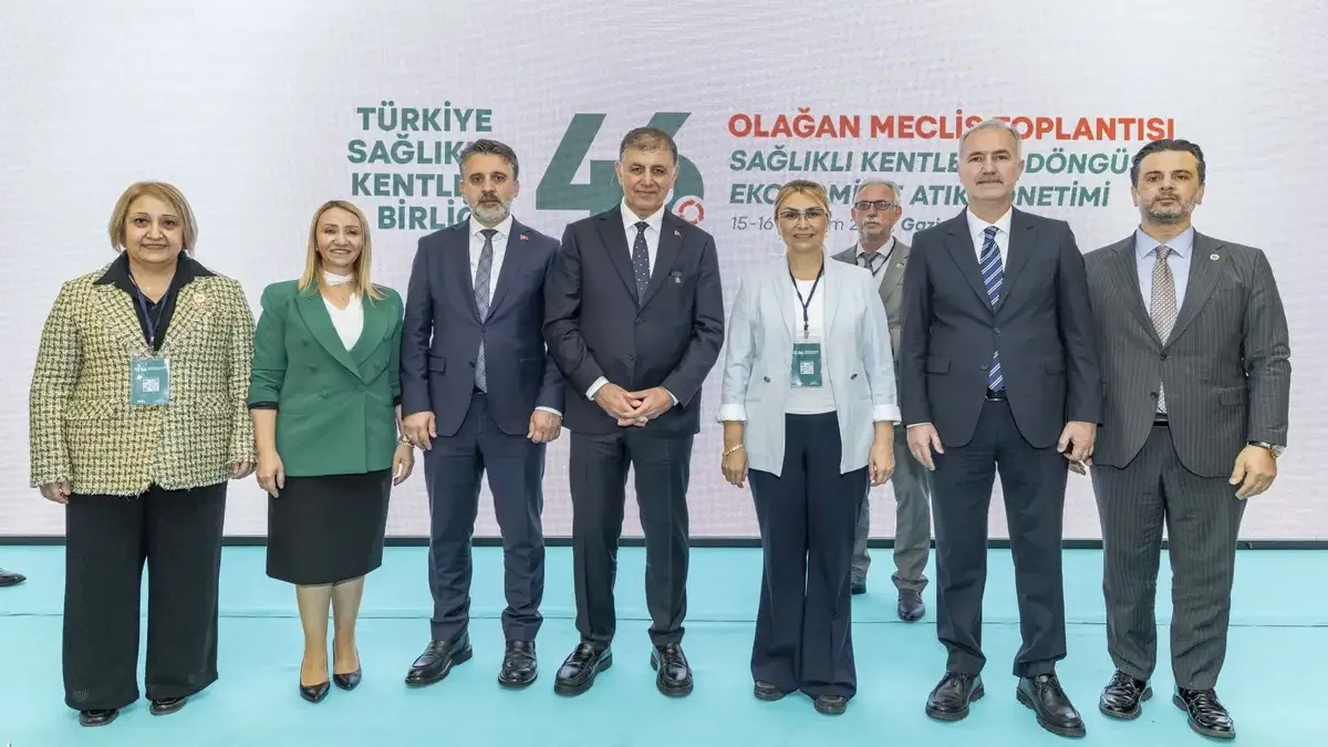 İzmir Büyükşehir Belediye Başkanı Dr. Cemil Tugay, Türkiye Sağlıklı Kentler Birliği toplantısında konuşma yaptı.