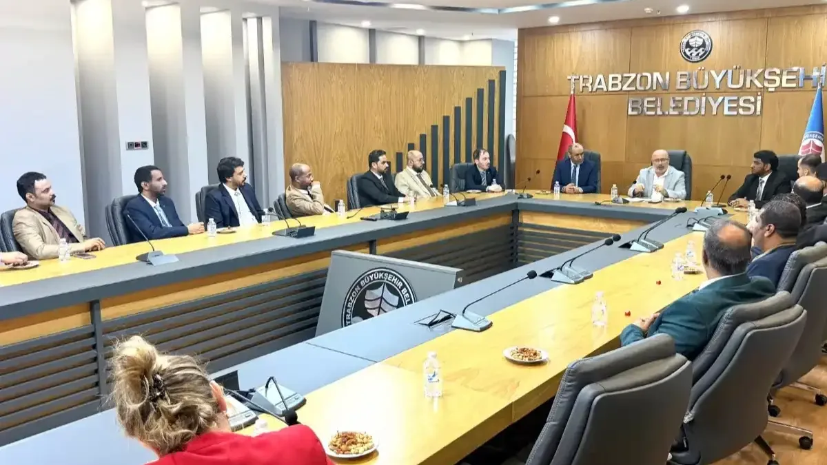 Trabzon Büyükşehir Belediyesi'nde Umman heyeti ile gerçekleştirilen toplantıdan bir görüntü.