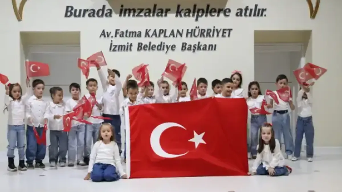 İzmitli miniklerden cumhuriyetin 103'üncü yılına özel coşkulu gösteri - Detay Görsel 1