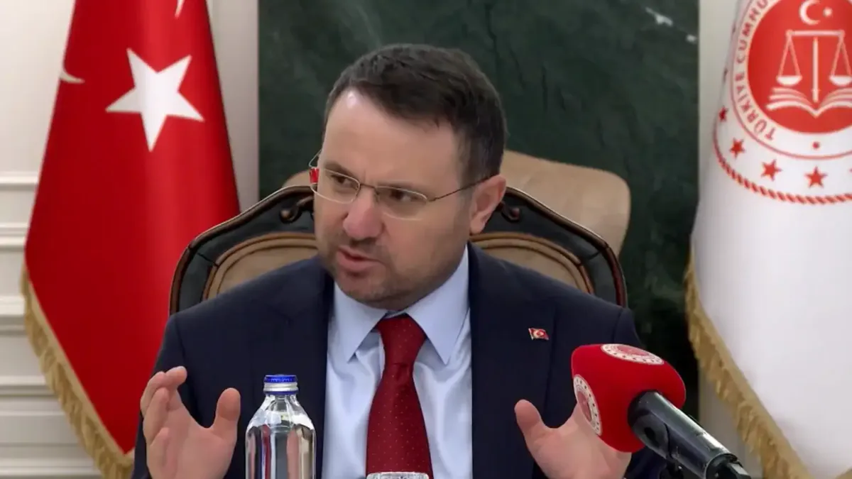 Bakan Gürlek'ten operasyon raporu: Milyarlarca lira ele geçirildi