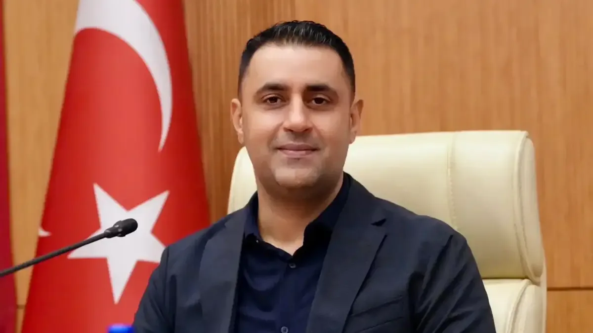Çukurova Belediyesi'nde usulsüzlük soruşturması kapsamında tutuklamalar gerçekleşti.