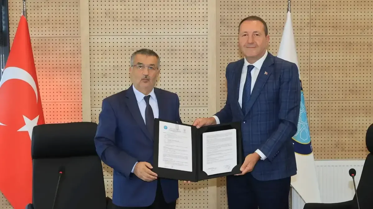 Bursa Uludağ Üniversitesi ve SÜSBİR arasında imzalanan mesleki eğitim protokolü töreni.