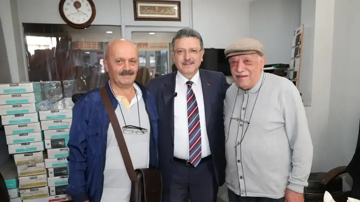 Başkan Genç, esnaf ve vatandaşlarla bir araya geldi.