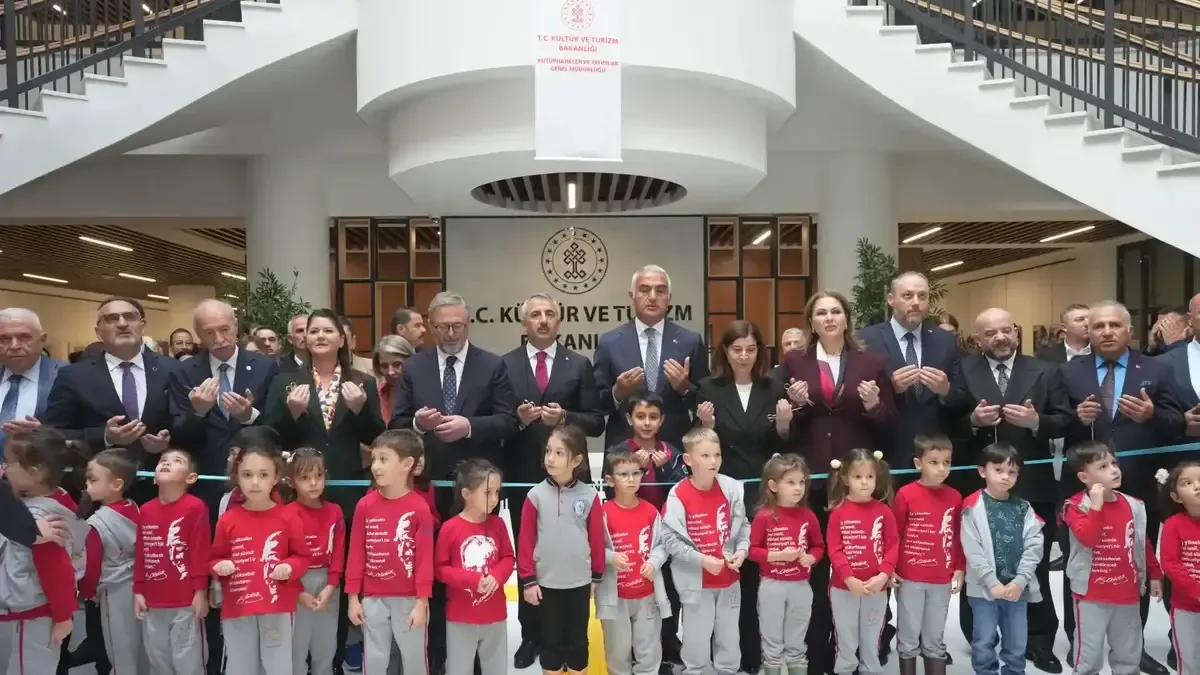 Edirne'de yeni açılan kütüphane, 160 bin kitap kapasitesine sahip.