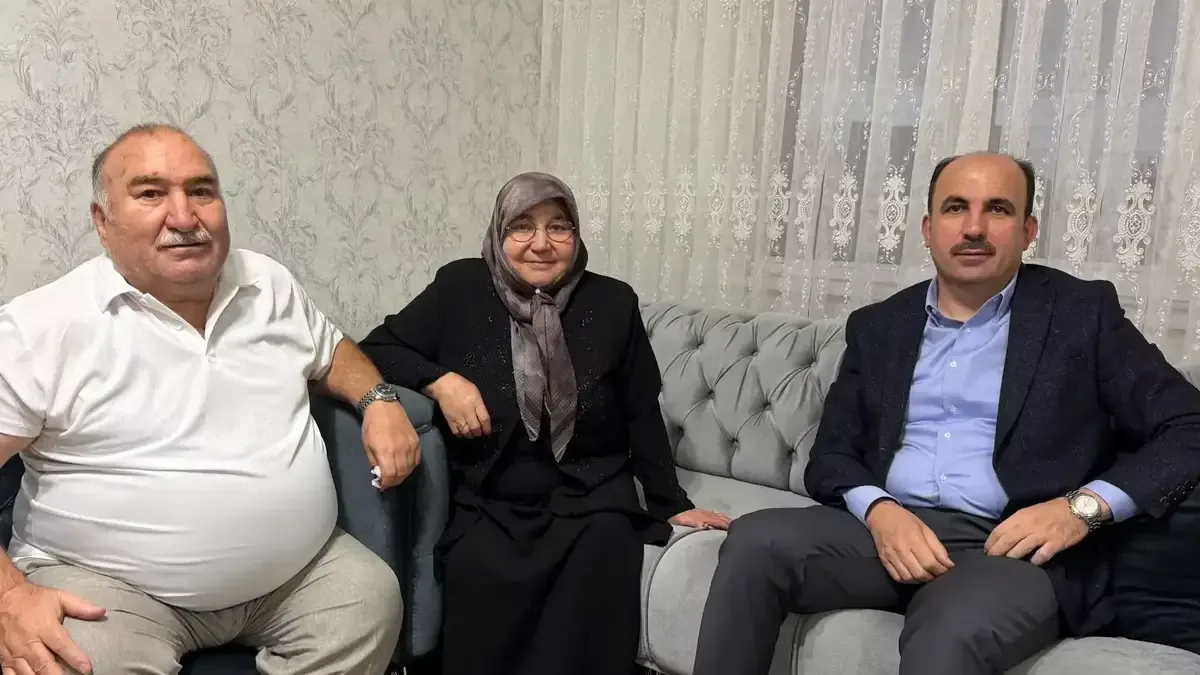 Konya Büyükşehir Belediye Başkanı Uğur İbrahim Altay, Vefa Umresi projesi kapsamında ev ziyaretleri gerçekleştirdi.