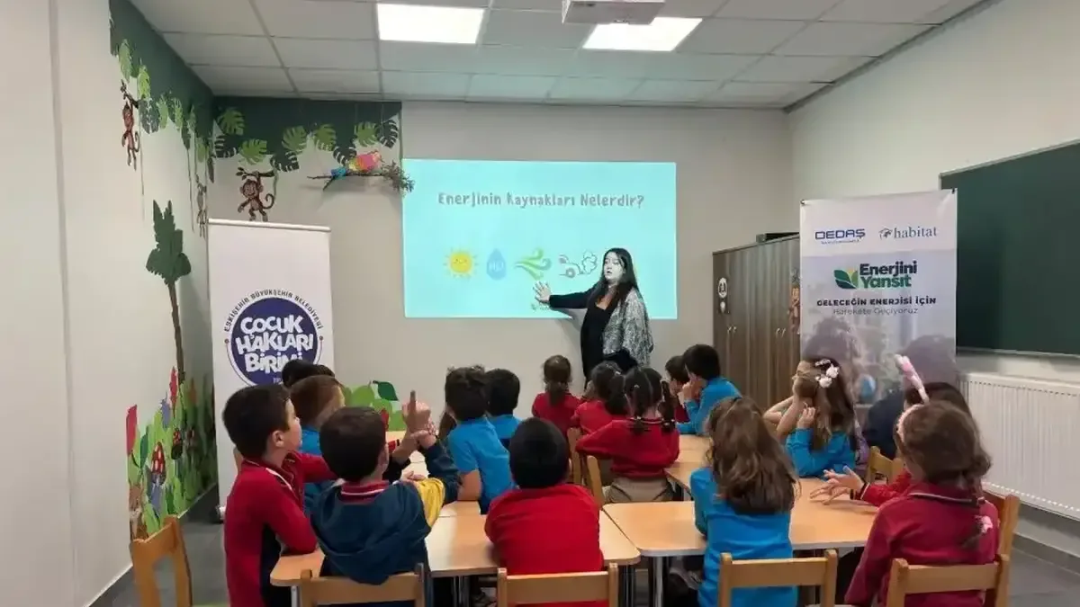 Çocuklara enerji verimliliği eğitimi verildi.