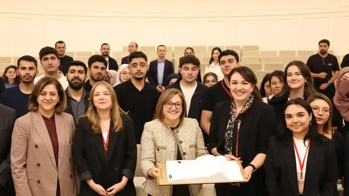 Başkan Fatma Şahin, mimarlık öğrencileri ile bir araya geldi.