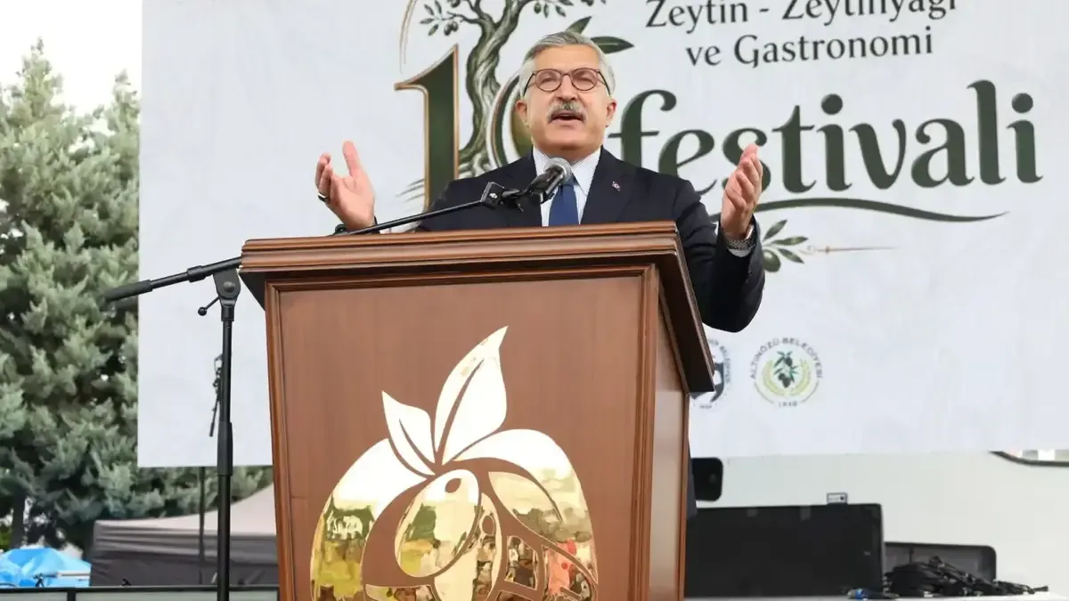 Hüseyin Yayman, Hatay'da Zeytin Festivali'nde zeytin hasadı yaptı.