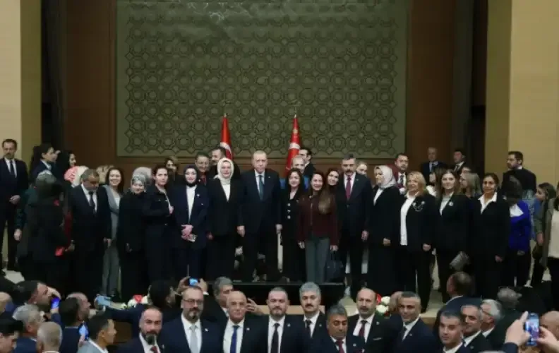 Cumhurbaşkanı Erdoğan, Muhtarlar Günü etkinliğinde muhtarlara hitap ediyor. - Fotoğraf 1