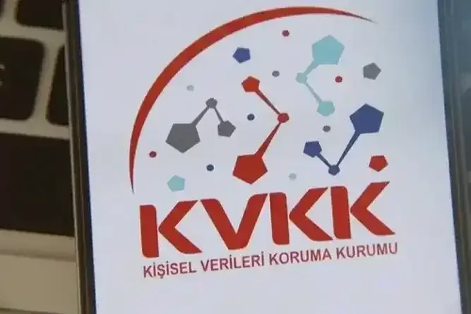 Kişisel Verileri Koruma Kurulu üyeleri Recep Keskin ve Cennet Alas Şekerbay.
