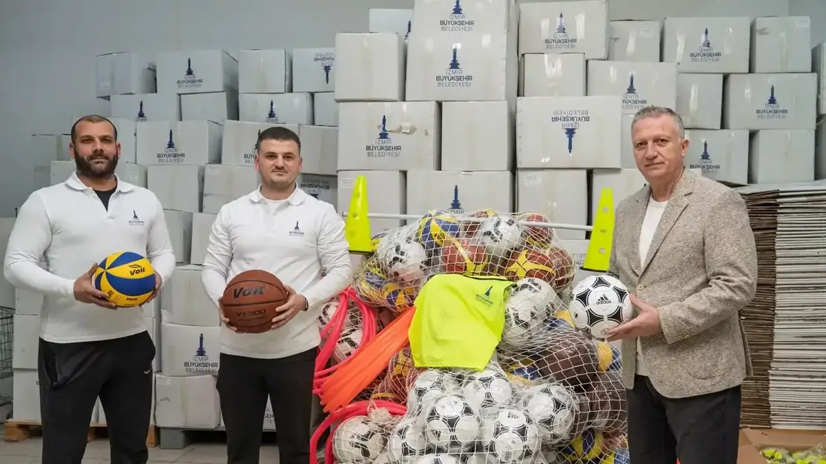 İzmir Büyükşehir Belediyesi amatör spor kulüplerine destek sağlıyor.