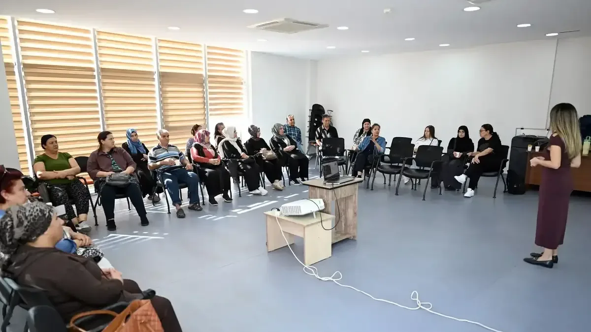 Mersin'de özel gereksinimli bireyler için güvenli internet eğitimi verildi.
