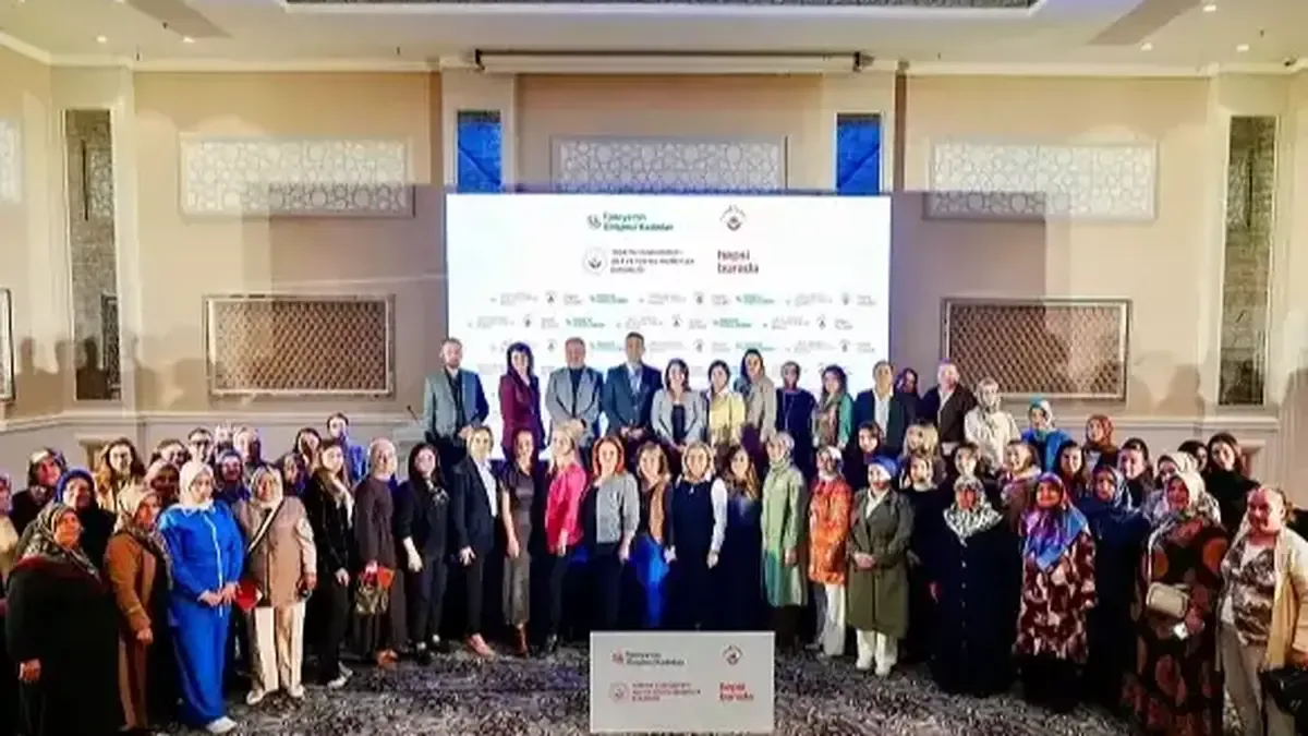 Girişimci kadınlar Gaziantep'te e-ticaret buluşmasında bir araya geldi.