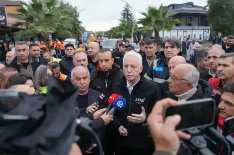 Pendik Şeyhli Mahallesi'nde sel felaketi sonrası arama kurtarma çalışmaları devam ediyor. - Fotoğraf 1