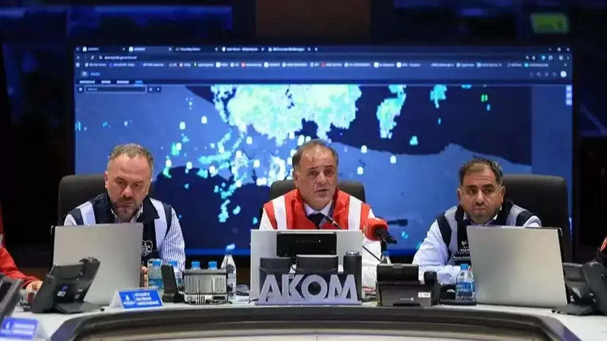İstanbul'da etkili olan şiddetli yağışlar sonrası turuncu alarm durumu.