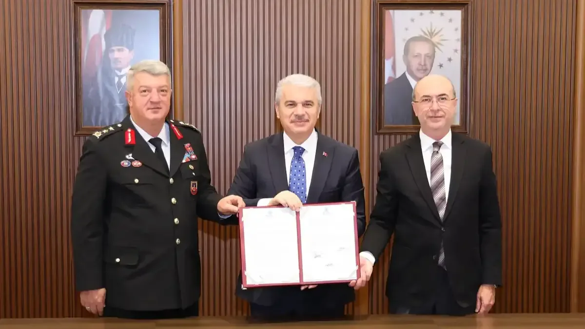 Konya Selçuklu'da güvenlik protokolü imzalanma anı.