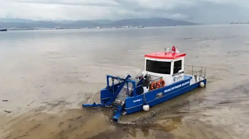 İzmit Körfezi'nde sağanak sonrası deniz ve kıyı temizliği başlatıldı - Detay Görsel 2