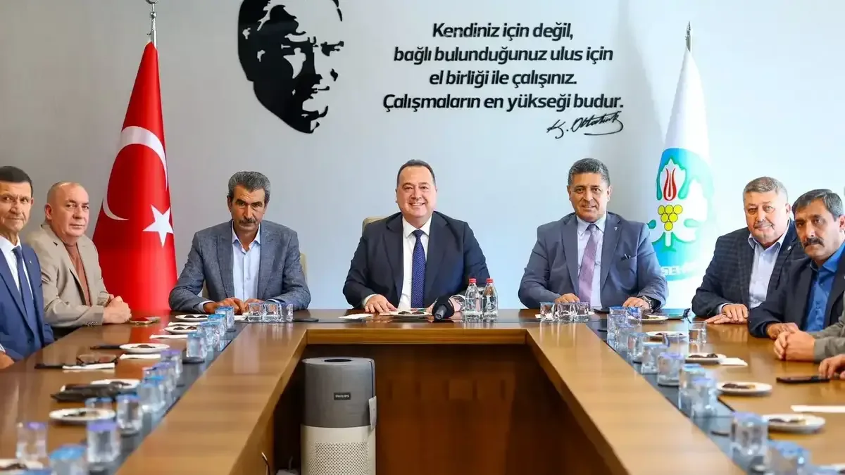 Manisa Büyükşehir Belediyesi tarımsal destek projeleriyle üreticilere yardımcı oluyor.