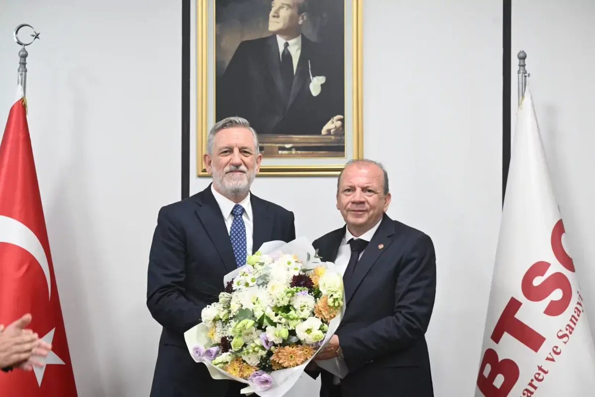 BTSO devir teslim töreninde yeni başkan Özer Matlı konuşma yapıyor.