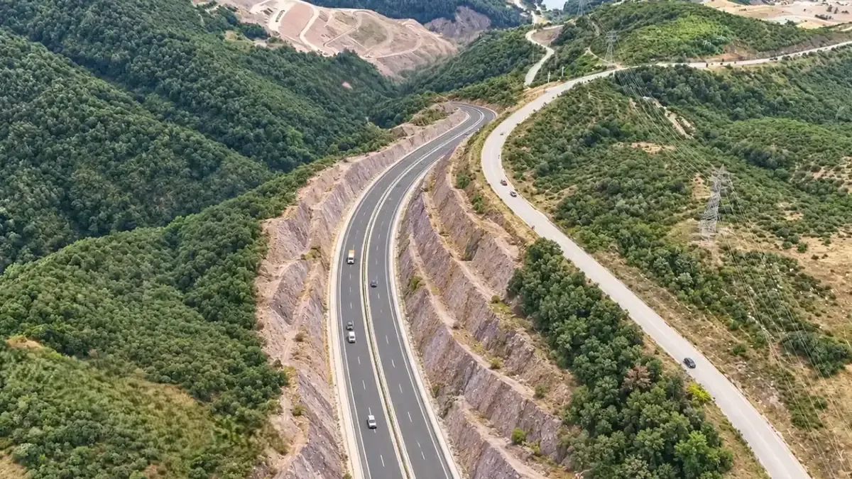 Kocaeli'de İlimtepe Bağlantı Yolu 2. etap inşaat çalışmaları