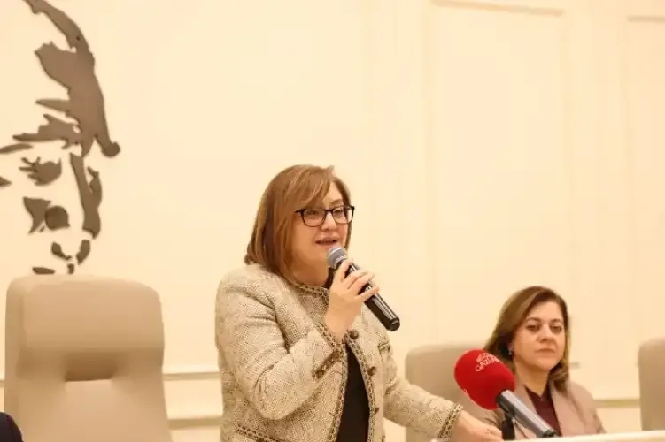 Başkan Şahin'den mimar adaylarına dünyaya hazırlanın mesajı - Detay Görsel 1