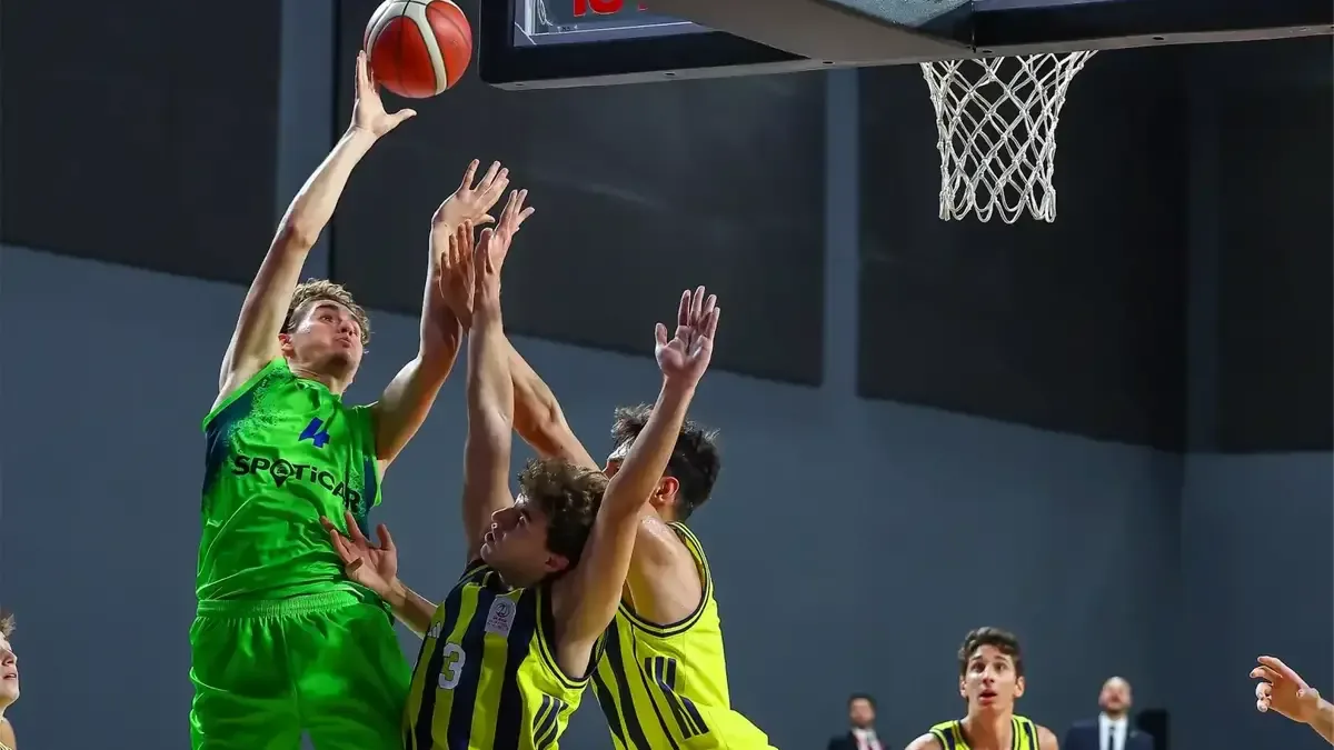 Tofaş BGL Takımı, Ülker Basketbol Gençler Ligi'nde mücadele ediyor.