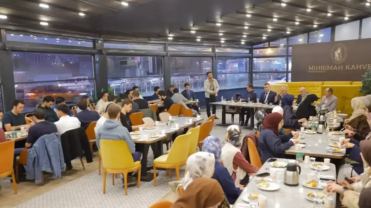 Kayseri Büyükşehir Belediye Başkanı Dr. Memduh Büyükkılıç, tıp öğrencileriyle buluşarak mesleki tecrübelerini paylaştı.