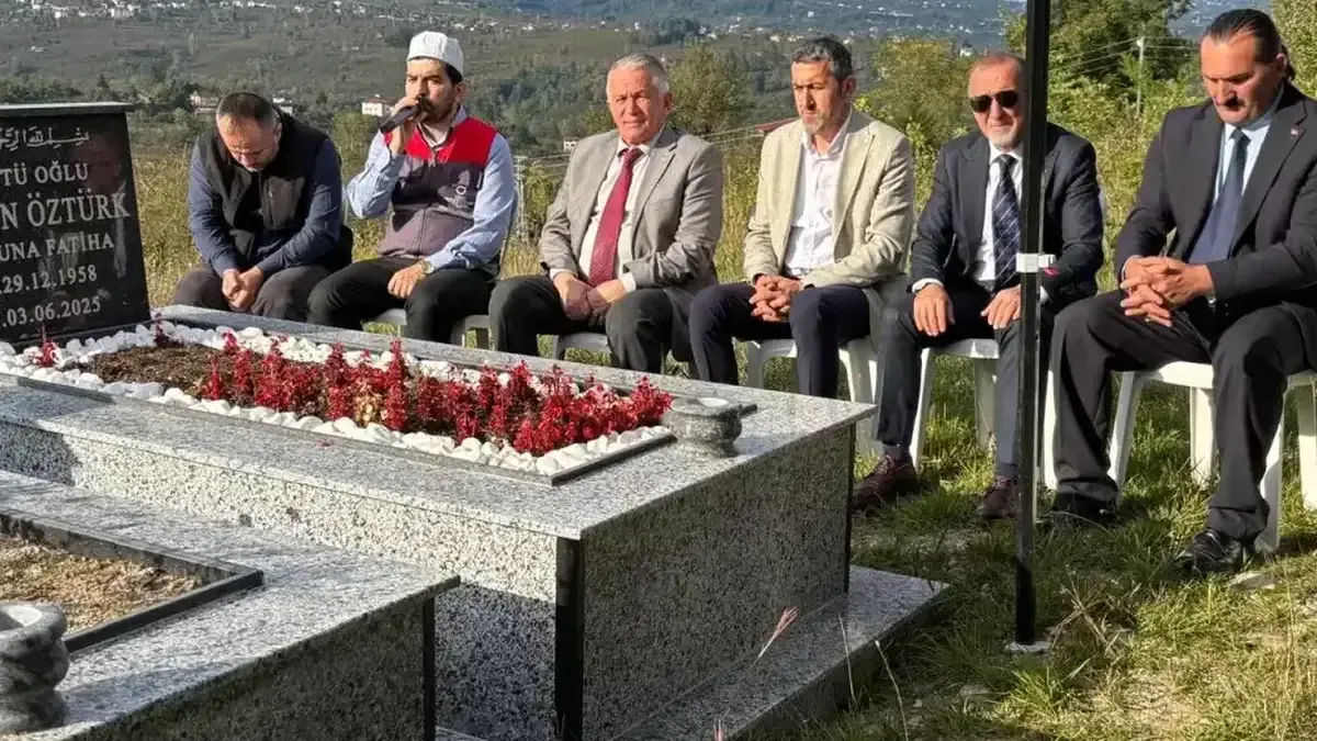 Ordu Büyükşehir Belediyesi, Muhtarlar Günü dolayısıyla merhum muhtarları kabristanda andı.