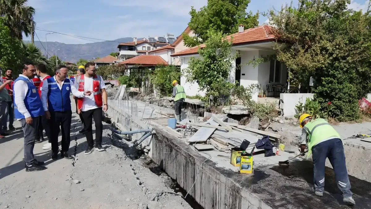 Köyceğiz'de gerçekleştirilen yol yenileme çalışmaları.