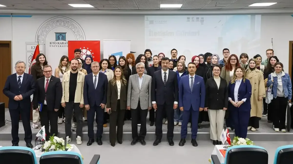 KTO Karatay Üniversitesi'nde düzenlenen iletişim panelinden bir görüntü.