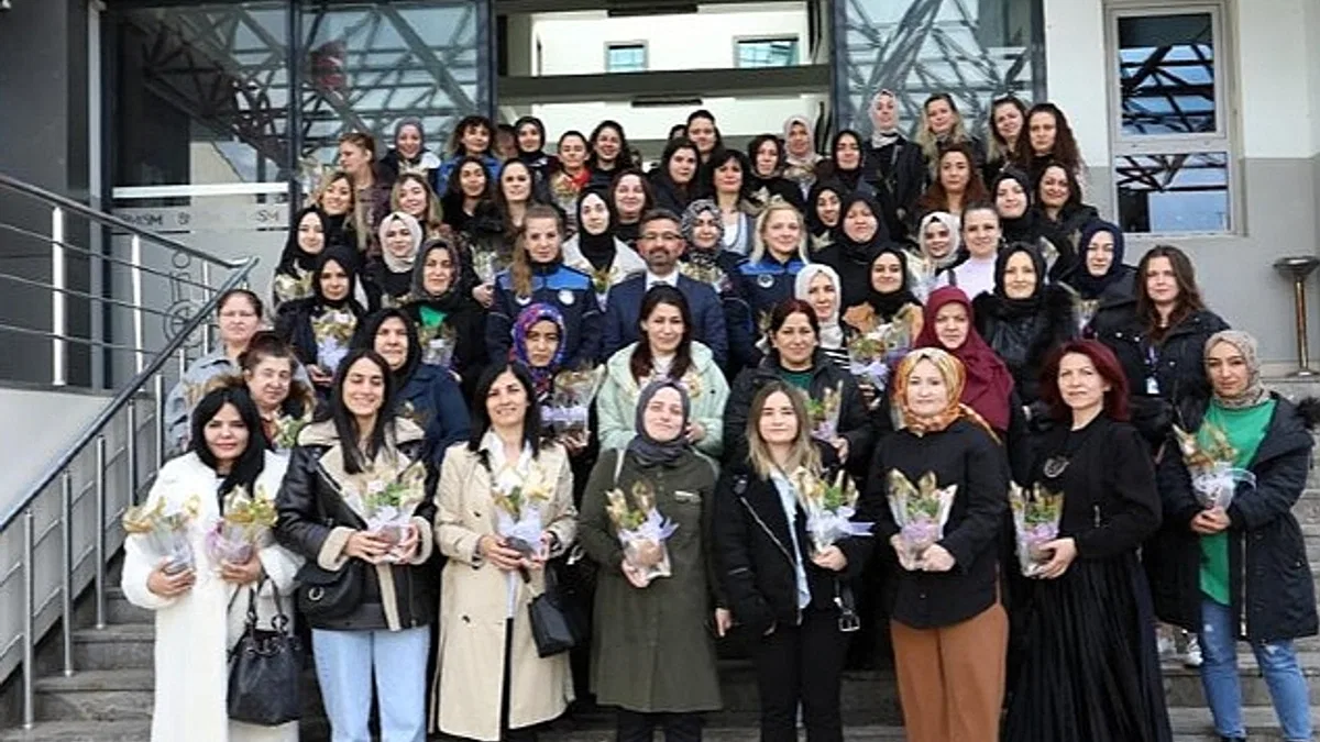 İnegöl Belediyesi'nden Kadın Personellere 8 Mart Sürprizi