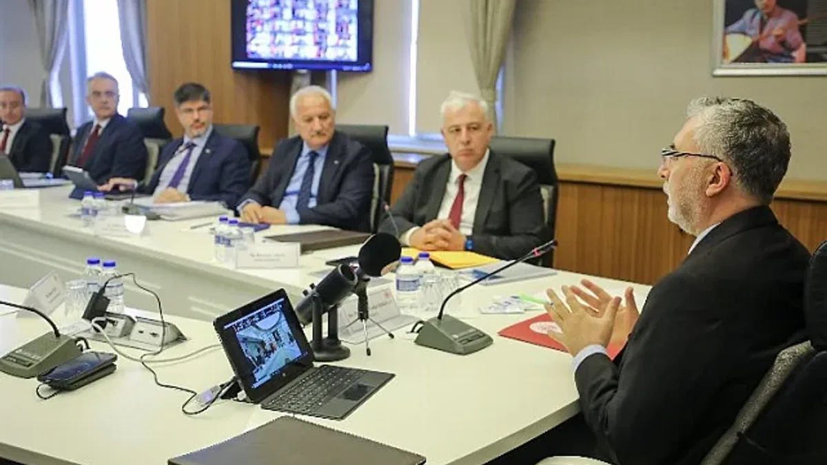 Bakan Işıkhan, SGK ve İşkur müdürleriyle buluştu