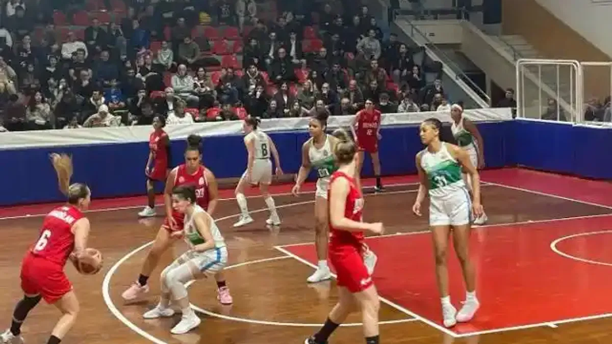 İzmit’in Perileri Antalya’yı farklı geçti