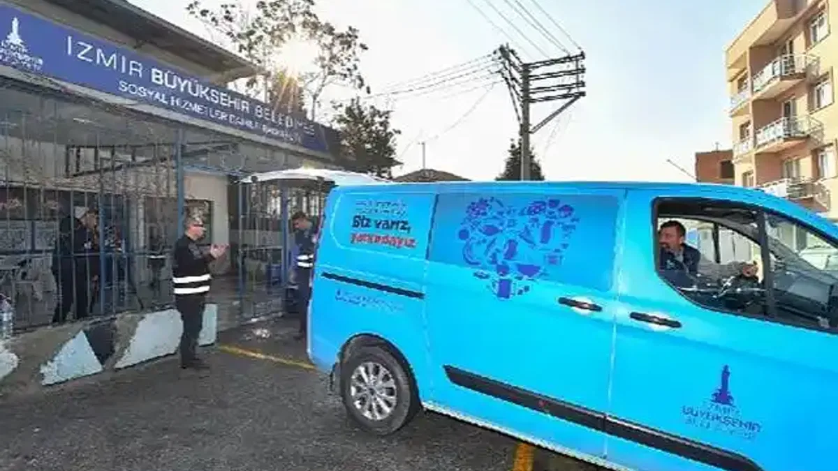 İzmir'de beslenme çantaları İzmir Büyükşehir desteğiyle doluyor