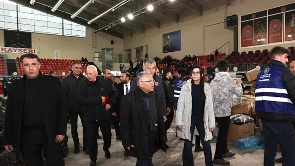 Memduh Büyükkılıç'tan Deprem Lojistik Merkezi'ne ziyaret