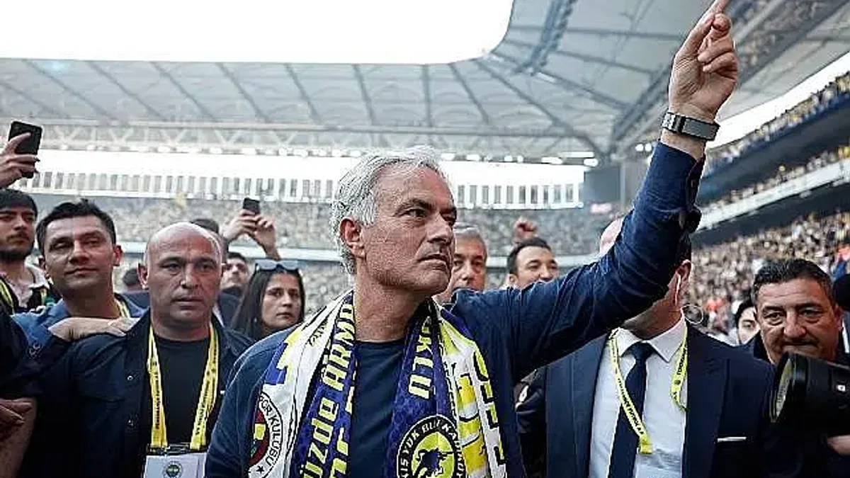 Fenerbahçe’nin Teknik Direktörleri ve Başarıya Etkileri: José Mourinho ile Eski Hocaların Karşılaştırması
