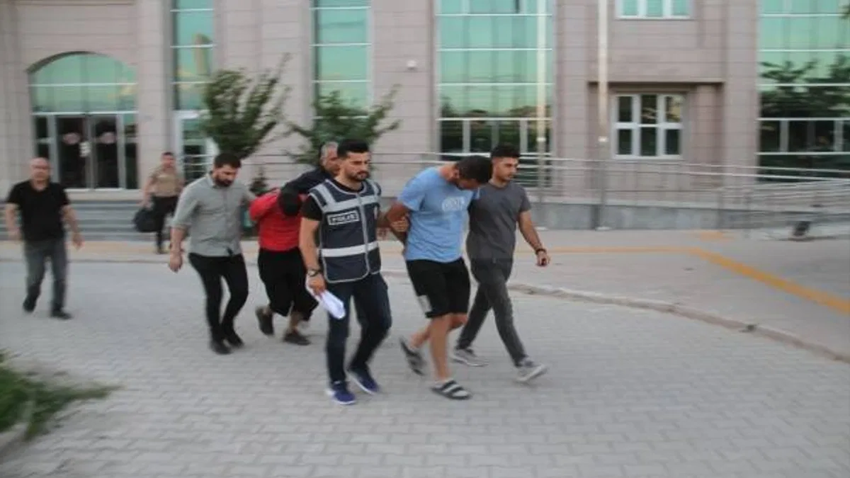 Konya'da otomobil hırsızlığı iddiasıyla yakalanan 2 kişi tutuklandı